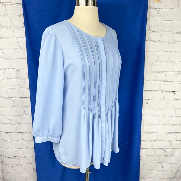 🔥2/$10 |•BANANA REPUBLIC•| Pretty Periwinkle/Light Blue Pin-Tucked Top/Blouse - Picture 2 of 13